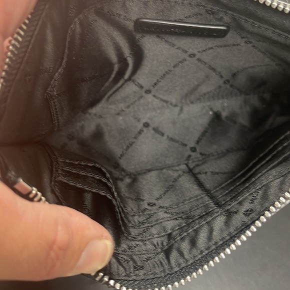 Michael Kors Textured Leather Large Wristlet/Clutch/Handbag - Picture 3 of 7